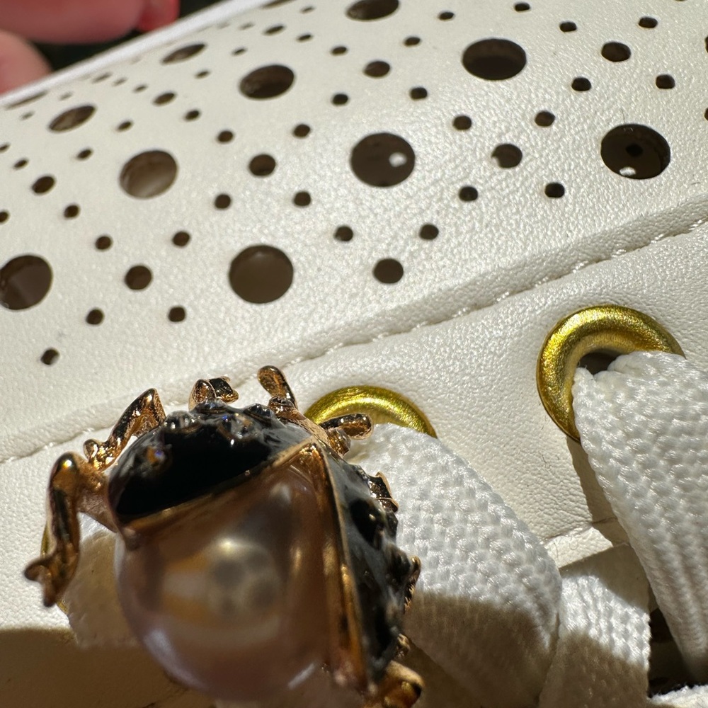 DV by Dolce Vita Elegant Cream Women's Sneakers with Bee Embellishments US 9 - Picture 8 of 9